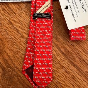 Purchased from TheRealReal-excellent condition no signs of wear(SKU: SAL200371)